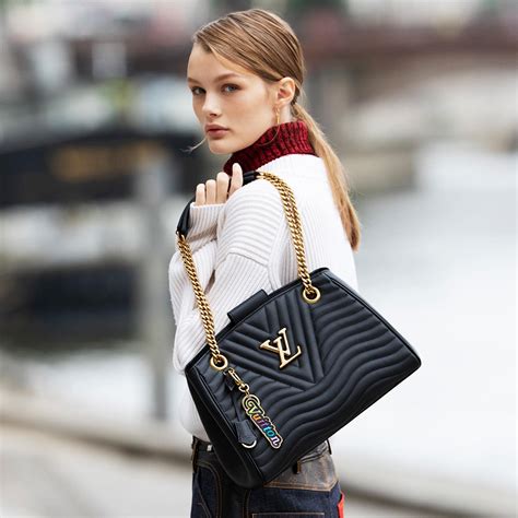 Louis Vuitton purse model picture